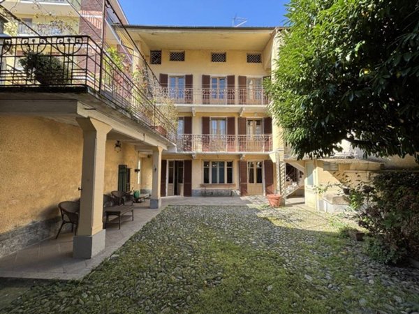 casa indipendente in vendita a Strambino