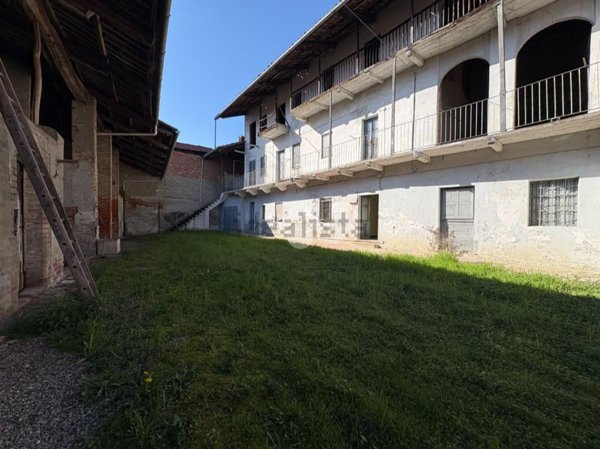 casa semindipendente in vendita a Strambino