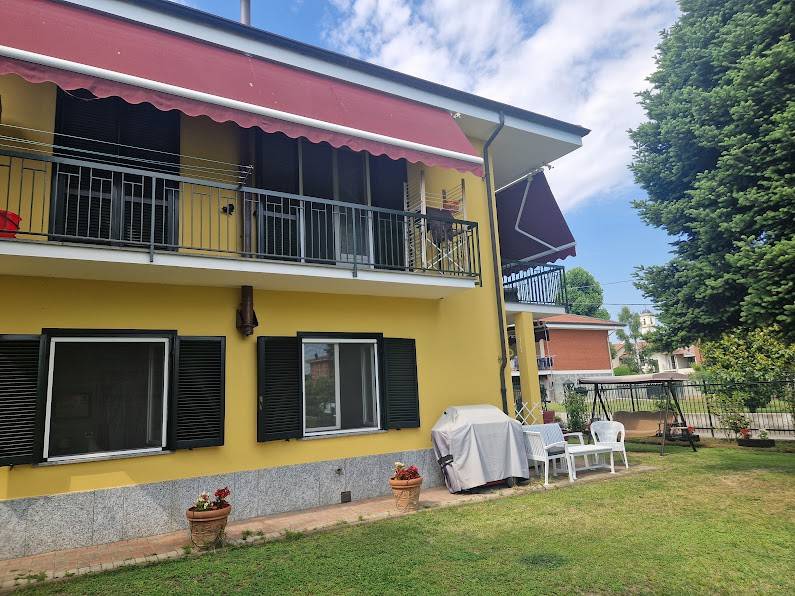 casa indipendente in vendita a Strambino