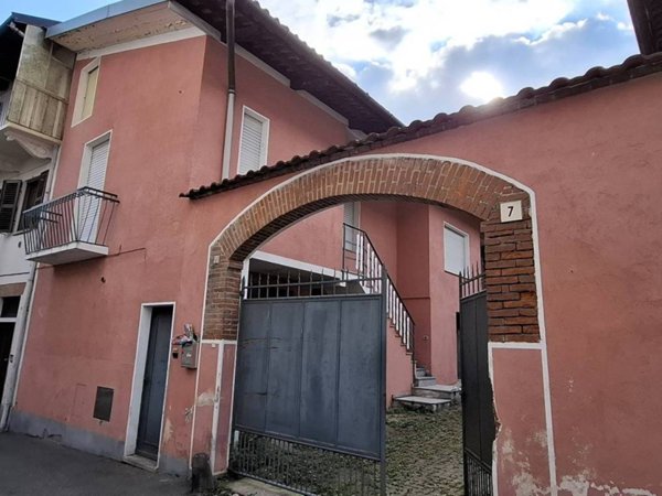 casa indipendente in vendita a Strambino