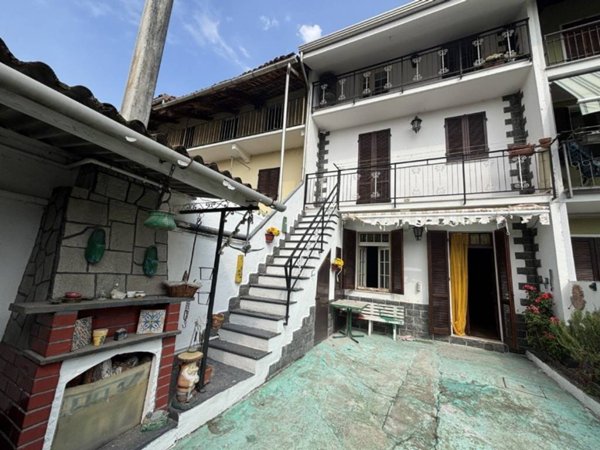 casa indipendente in vendita a Strambino in zona Realizio