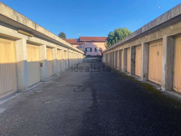 locale di sgombero in vendita a Strambino