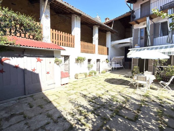 casa indipendente in vendita a Strambino
