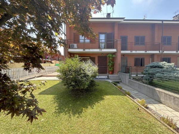 casa indipendente in vendita a Strambino