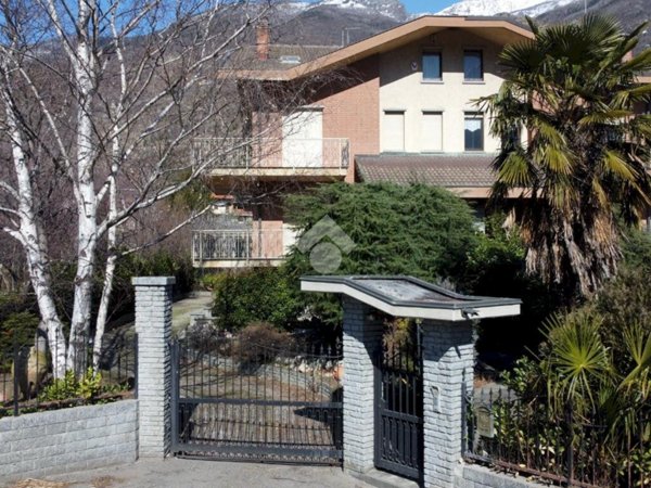 casa indipendente in vendita a Susa