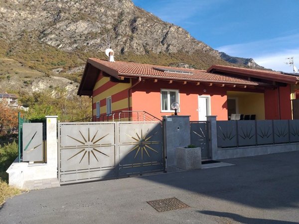 casa indipendente in vendita a Susa