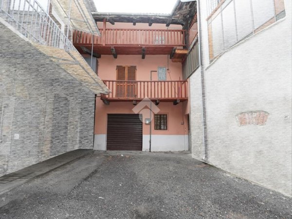casa indipendente in vendita a Susa