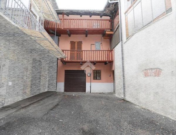 casa indipendente in vendita a Susa