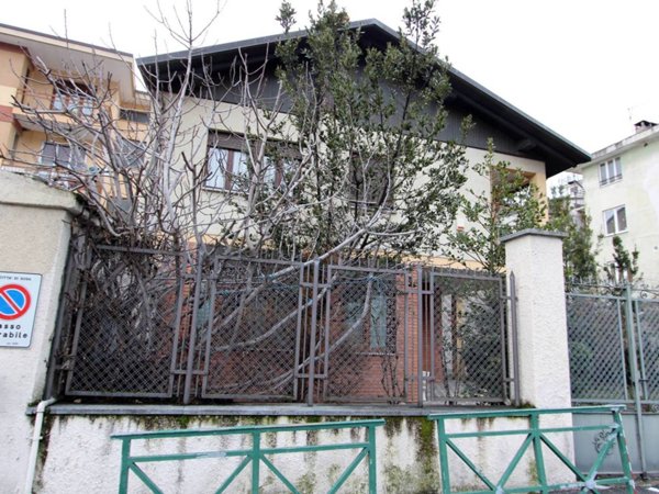 casa indipendente in vendita a Susa