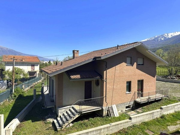 casa indipendente in vendita a Susa