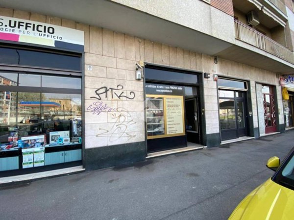 locale commerciale in vendita a Torino in zona Parella