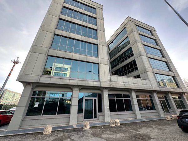 ufficio in vendita a Torino in zona Mirafiori Sud