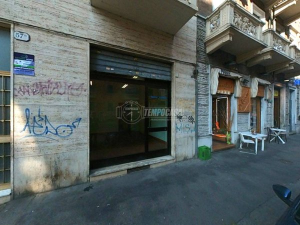 locale commerciale in vendita a Torino in zona Aurora