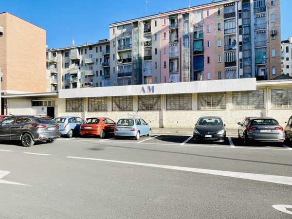 negozio in vendita a Torino in zona Madonna di Campagna