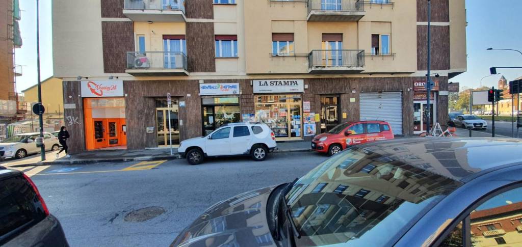 negozio in vendita a Torino in zona Parella
