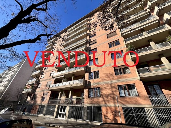 appartamento in vendita a Torino in zona Cit Turin