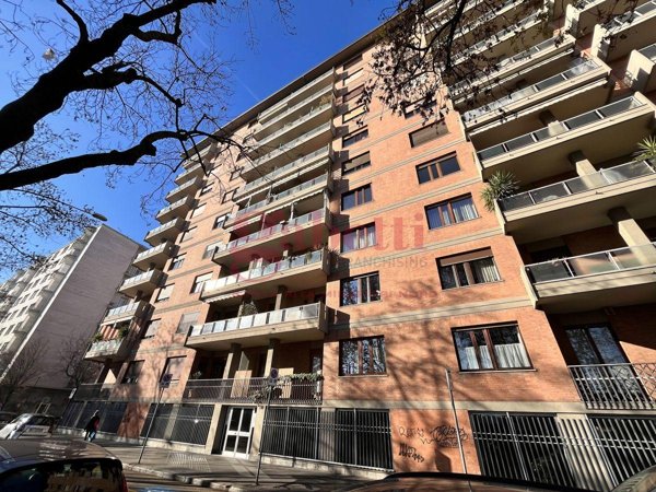 appartamento in vendita a Torino in zona Cit Turin