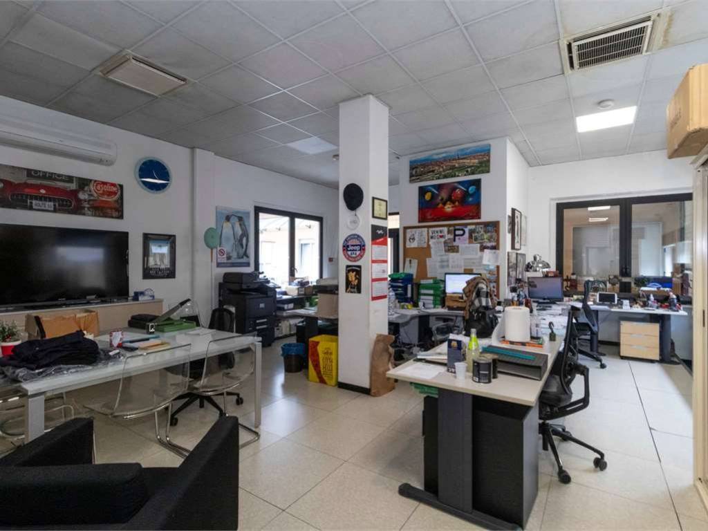 ufficio in vendita a Torino in zona Aurora