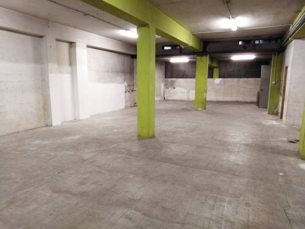 locale commerciale in vendita a Torino in zona San Salvario