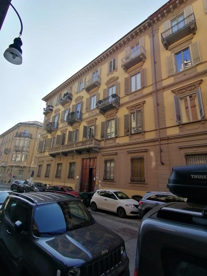 appartamento in vendita a Torino in zona Cit Turin
