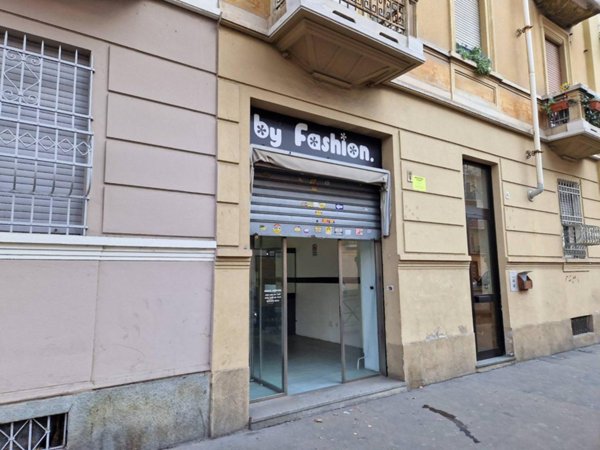 negozio in vendita a Torino in zona Borgata Vittoria