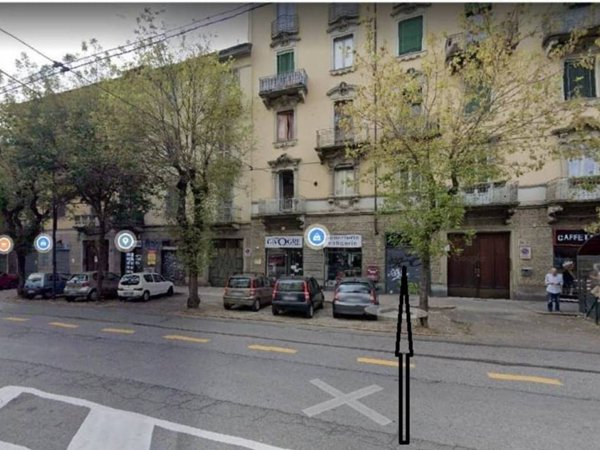 locale commerciale in vendita a Torino in zona Vanchiglia