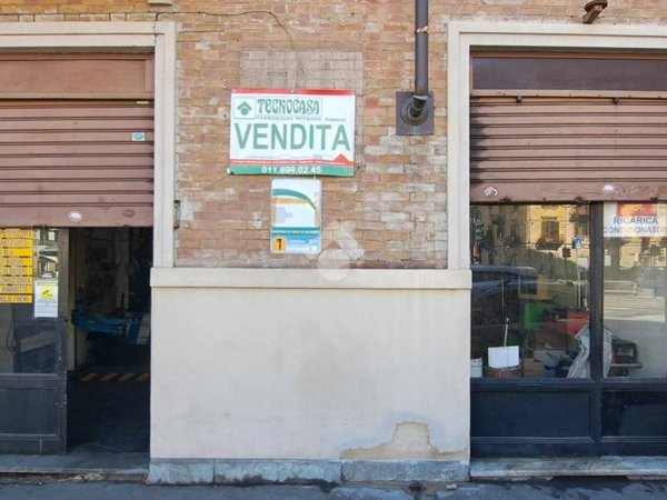 negozio in vendita a Torino in zona Aurora