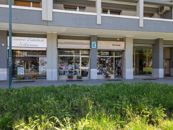 locale commerciale in vendita a Torino in zona Borgo San Paolo