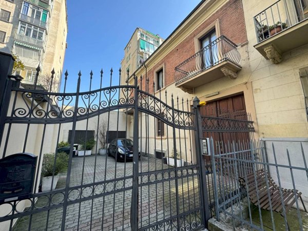 casa indipendente in vendita a Torino in zona Lingotto