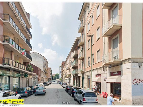 locale di sgombero in vendita a Torino in zona Cenisia