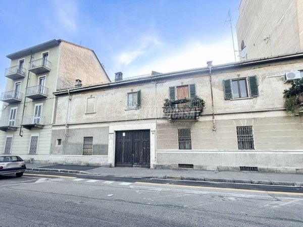 casa indipendente in vendita a Torino in zona Falchera