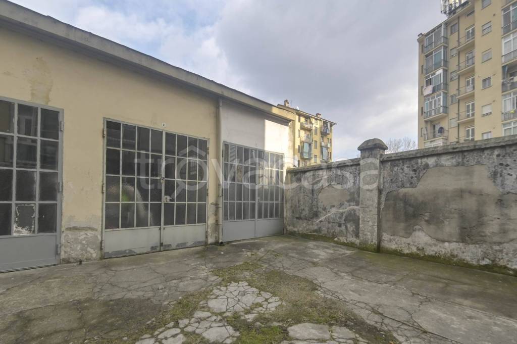 locale di sgombero in vendita a Torino in zona Mirafiori Sud