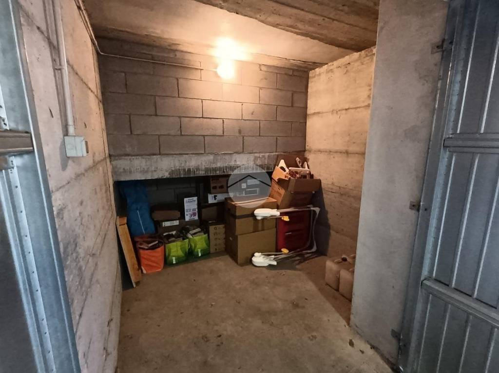 locale di sgombero in vendita a Torino in zona Barca