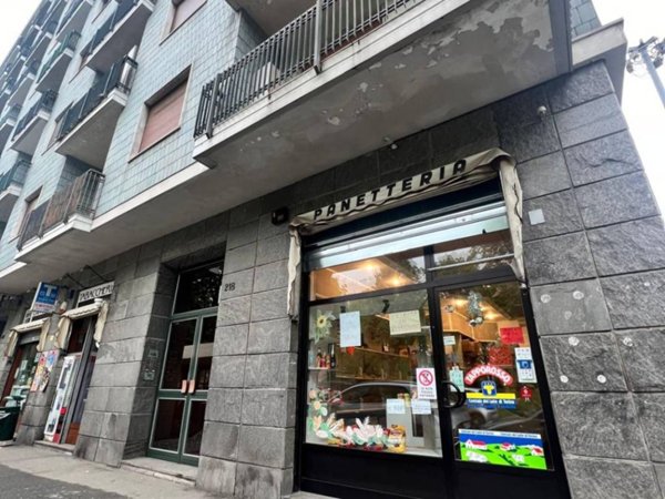 locale commerciale in vendita a Torino in zona Lucento