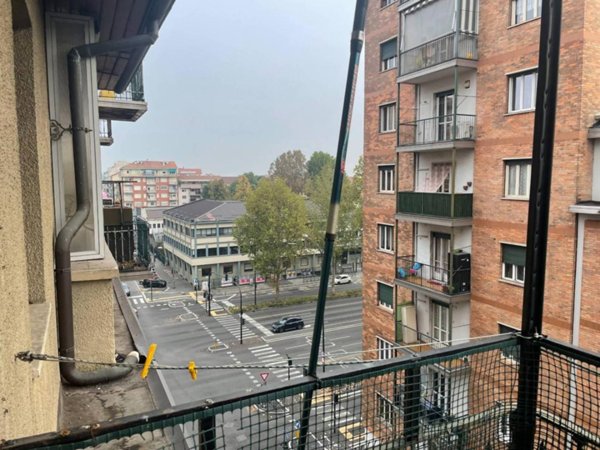 appartamento in vendita a Torino in zona Borgata Vittoria