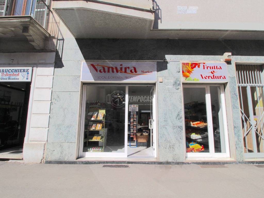 locale commerciale in vendita a Torino in zona Aurora