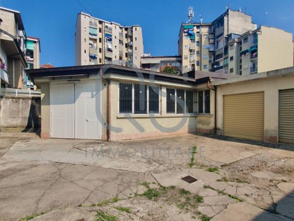 negozio in vendita a Torino in zona Lucento