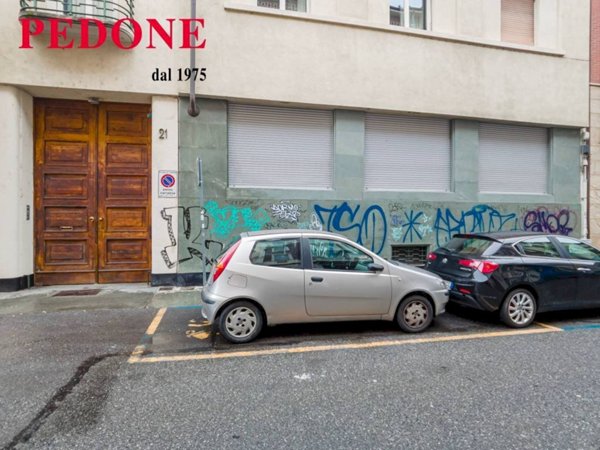 locale commerciale in vendita a Torino in zona Vanchiglia