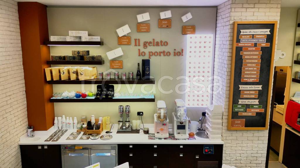 negozio in vendita a Torino in zona Mirafiori Sud