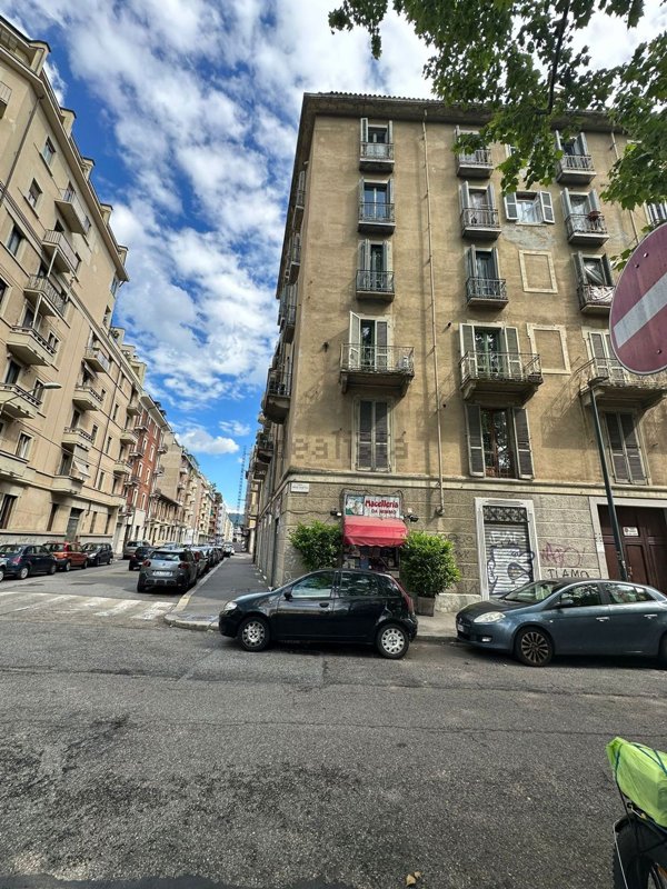 locale commerciale in vendita a Torino in zona Filadelfia