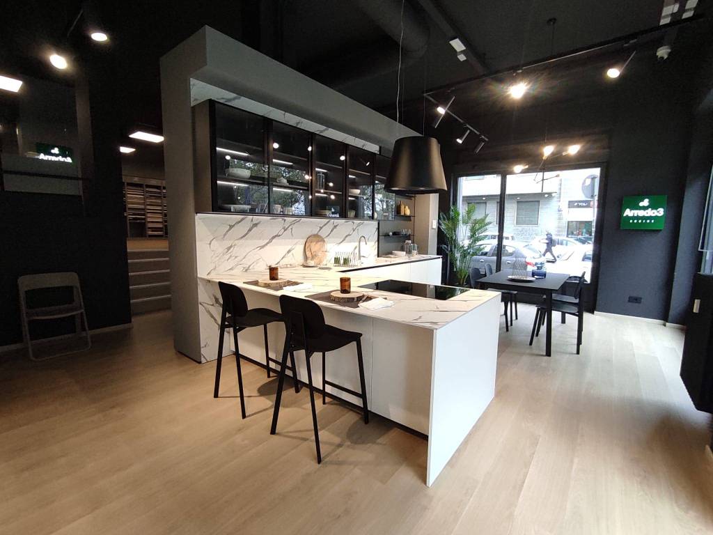 negozio in vendita a Torino in zona Mirafiori Nord