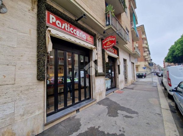 negozio in vendita a Torino in zona Parella