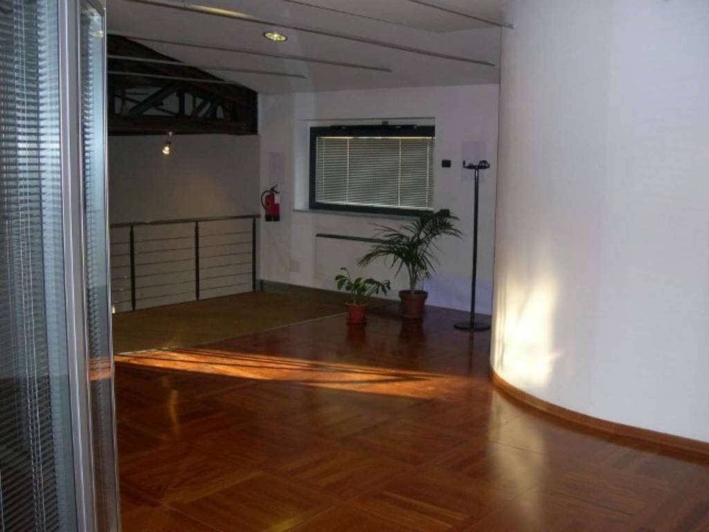 negozio in vendita a Torino in zona Madonna del Pilone