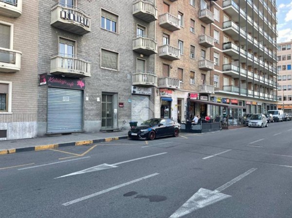 negozio in vendita a Torino in zona Parella