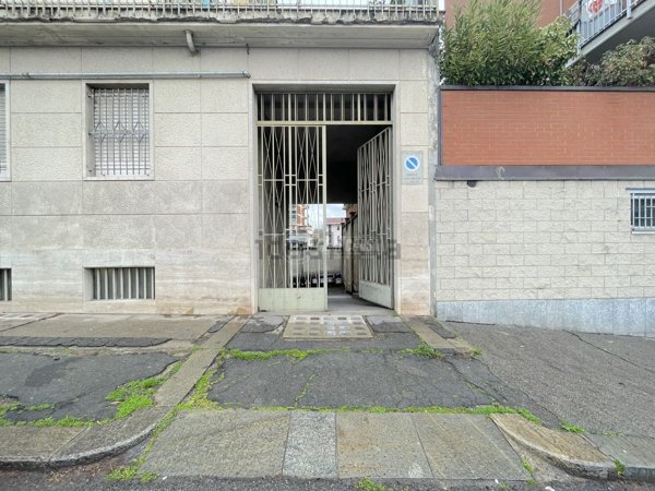 locale di sgombero in vendita a Torino in zona Rebaudengo