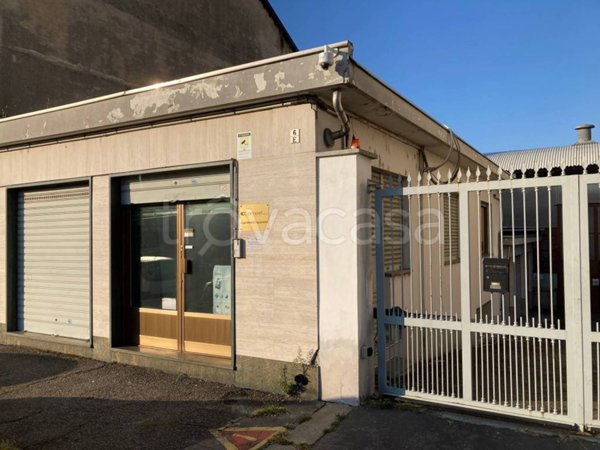 locale commerciale in vendita a Torino in zona Barca