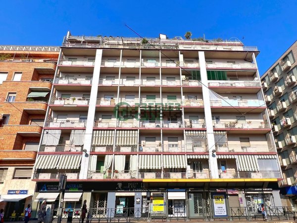 locale commerciale in vendita a Torino in zona Aurora