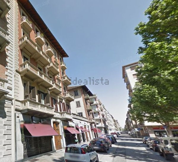 locale commerciale in vendita a Torino in zona San Salvario