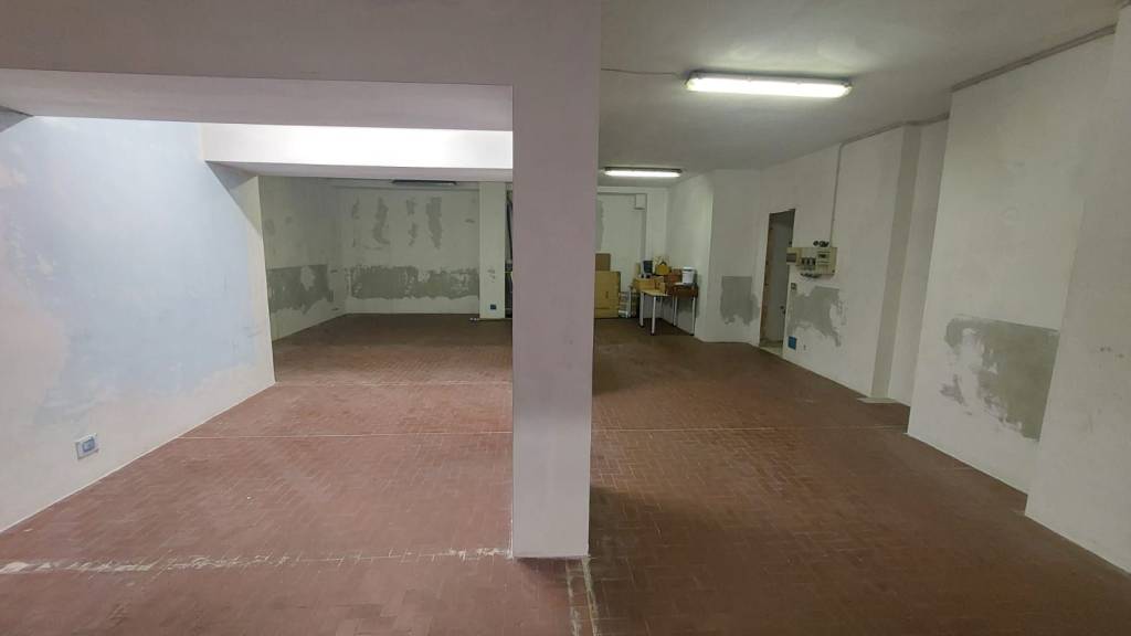 locale commerciale in vendita a Torino in zona Millefonti