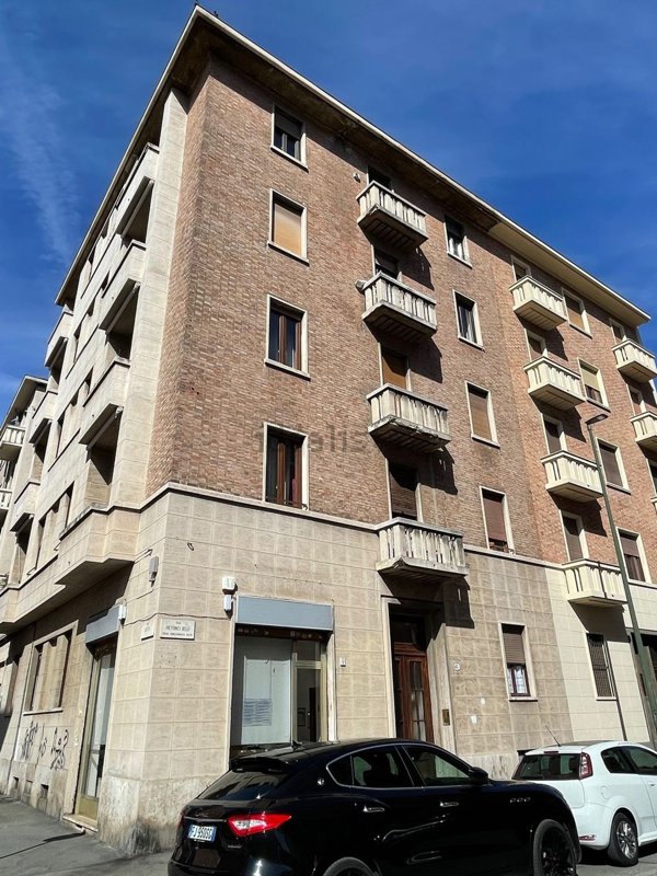 locale commerciale in vendita a Torino in zona Campidoglio